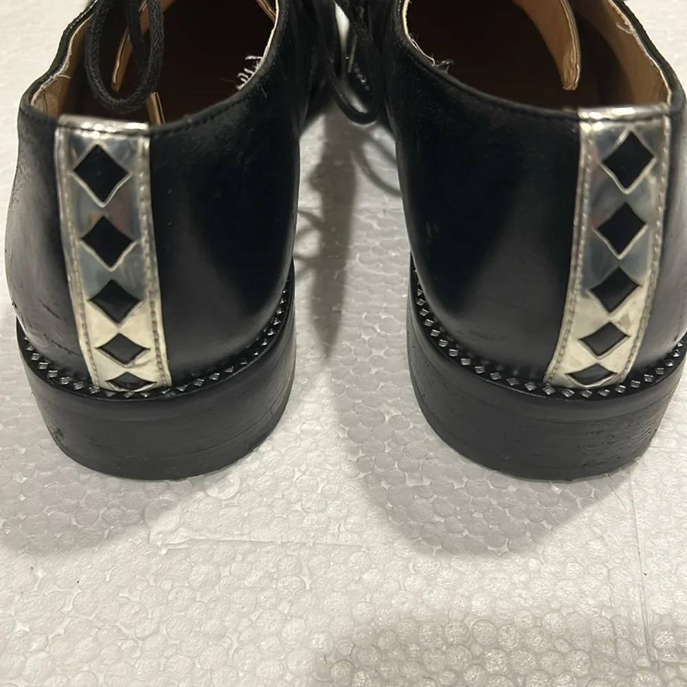 Mellow Yellow lace up Black/silvery details flat leather shoes girls size 4(35)